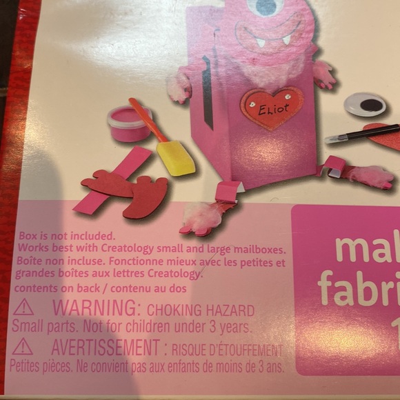 ✨8/$10. NWT. Valentine mail box kit with mailbox. - Picture 4 of 5